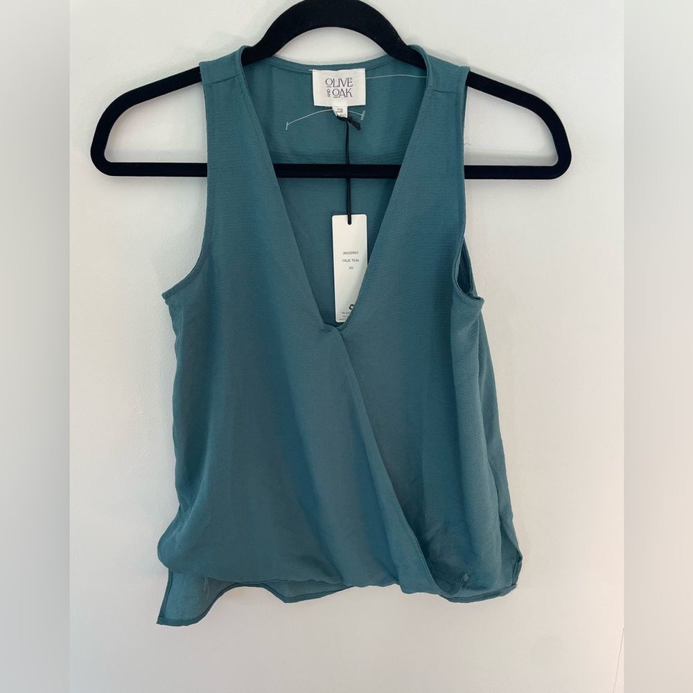 Olive & Oak Top Womens Medium Teal Sleeveless V Neck Polyester Blend NWT